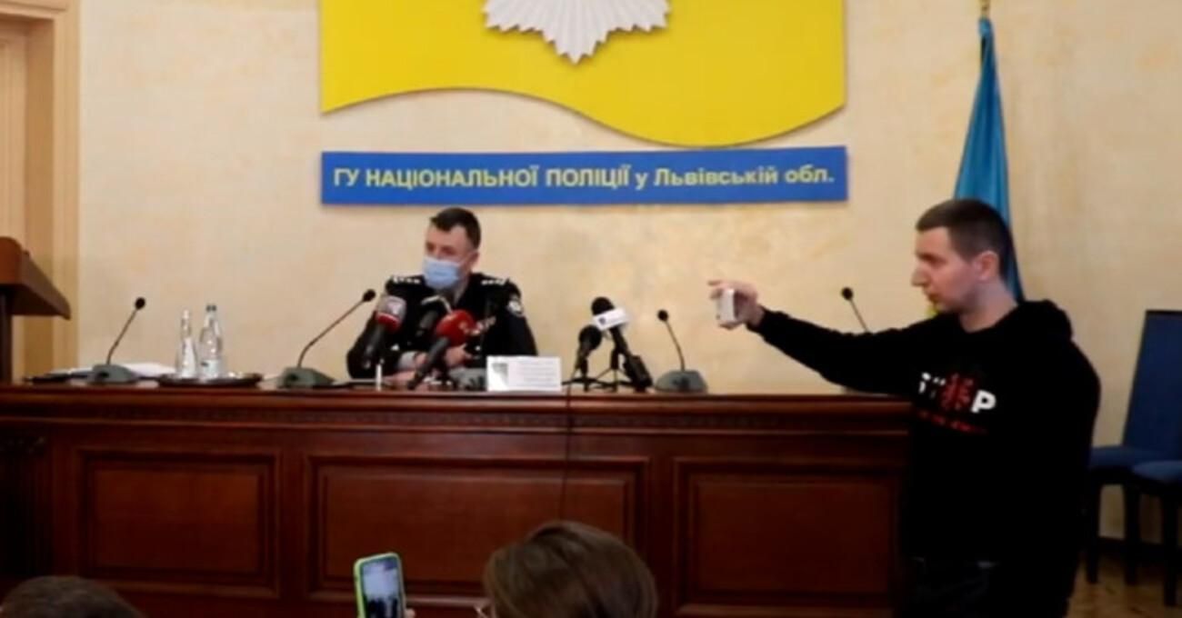 Ворвался в управление полиции и сорвал пресс-конференцию: суд отменил штраф Остапу Стахиву Ворвался в управление полиции и сорвал пресс-конференцию: суд отменил штраф Остапу Стахиву