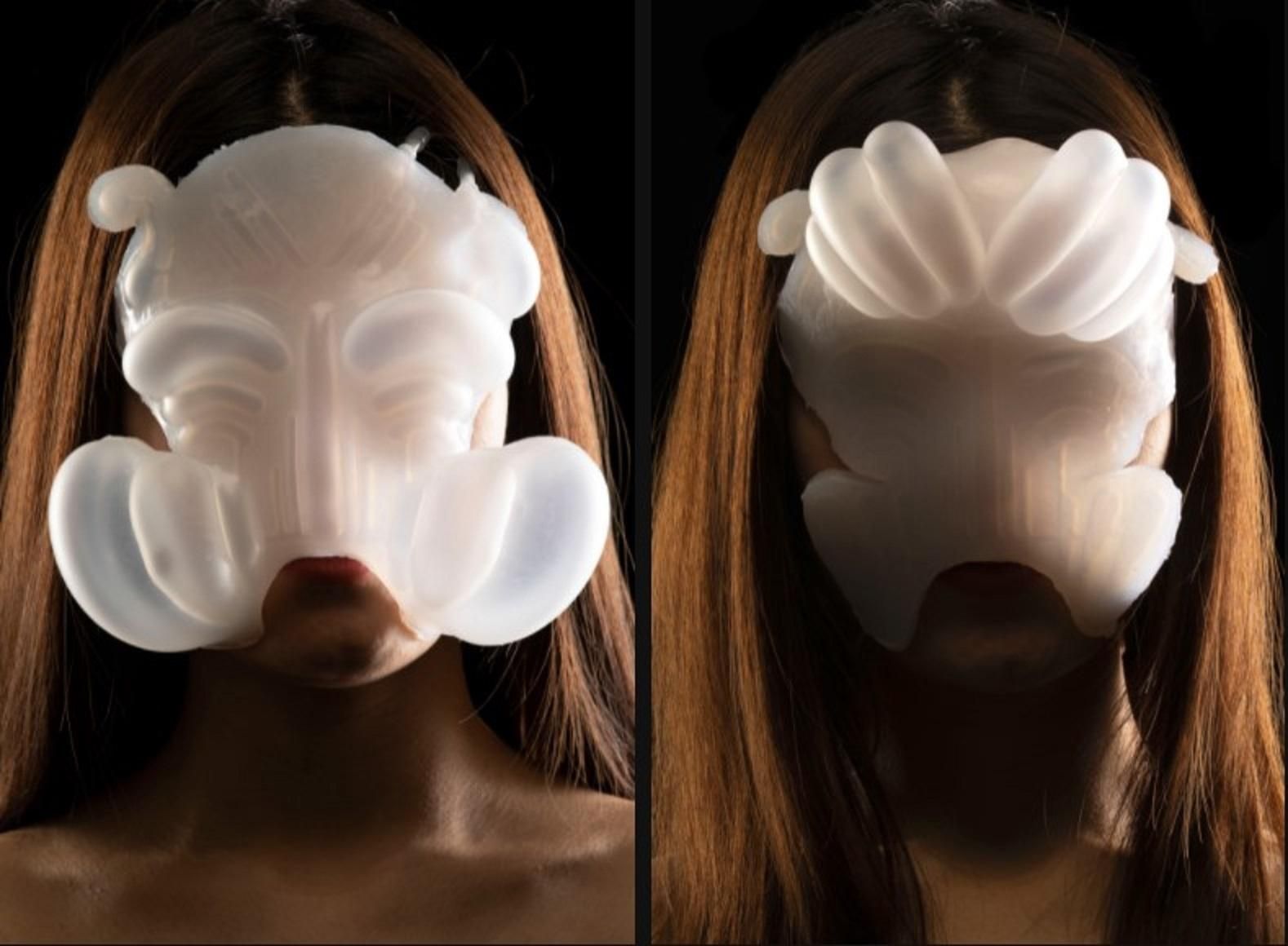 Розробниця створила дивну маску, яка реагує на поведінку в інтернеті - Новини технологій - Техно