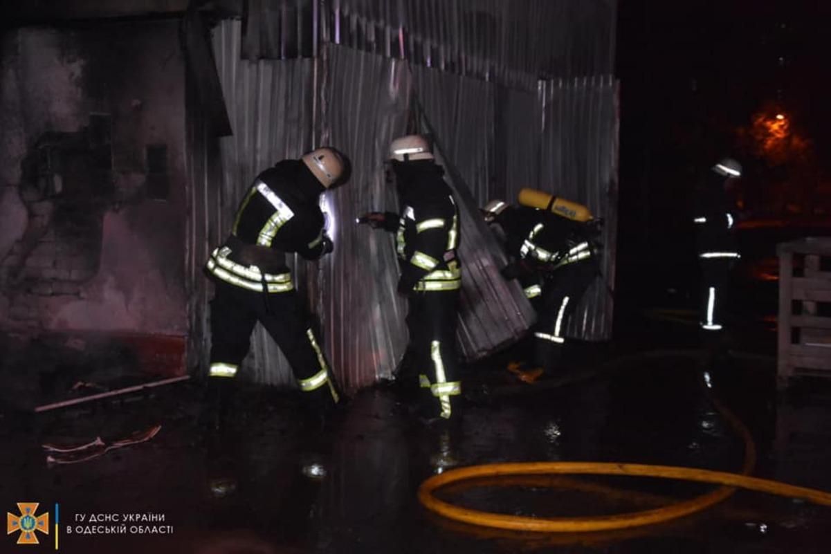 В Одессе неизвестные подожгли "Сильпо": фото с места пожара