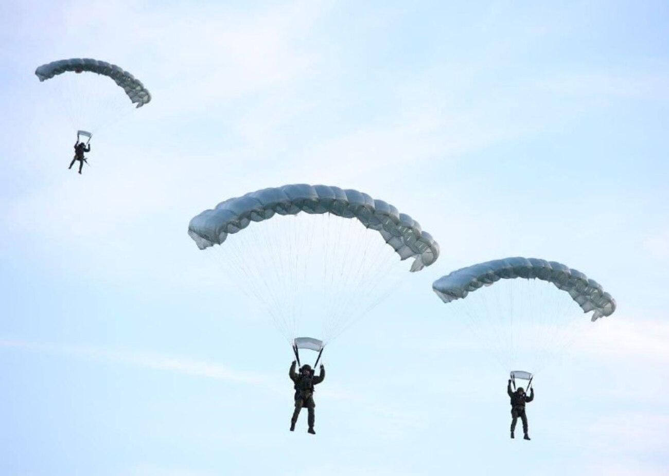 Перші втрати: під час перекидання російських військ у Білорусь розбилися два десантники - новини Білорусь - 24 Канал Перші втрати: під час перекидання російських військ у Білорусь розбилися два десантники - новини Білорусь - 24 Канал