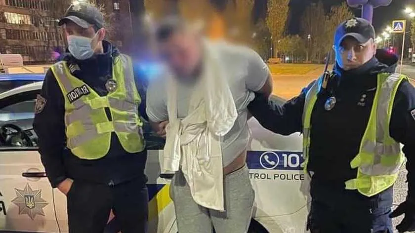 Масова ДТП на проспекті Перемоги в Києві, постраждав поліцейський, п'яного водія затримали Масова ДТП на проспекті Перемоги в Києві, постраждав поліцейський, п'яного водія затримали