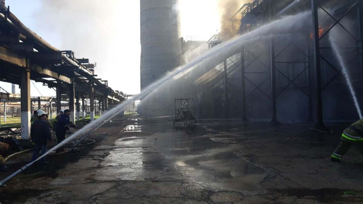 На нефтеперерабатывающем заводе в Кременчуге вспыхнул пожар