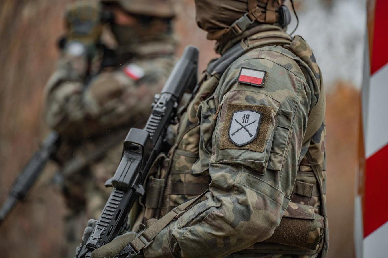 Польські правоохоронці затримали двох українців, які допомагали мігрантам перетнути кордон - 24 Канал Польські правоохоронці затримали двох українців, які допомагали мігрантам перетнути кордон - 24 Канал