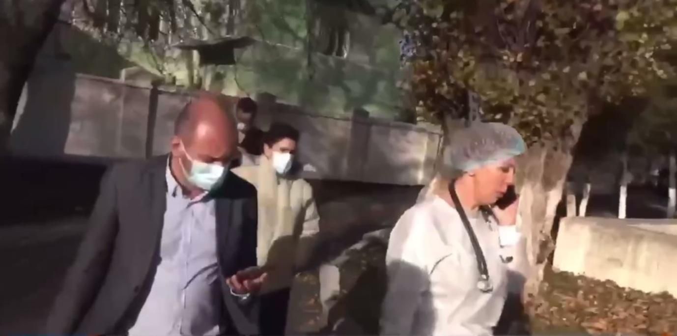 "Мене знову їб**ь": у лікарні Миколаєва дивно відреагували на перевірку МОЗ – епічне відео - Україна новини - 24 Канал "Мене знову їб**ь": у лікарні Миколаєва дивно відреагували на перевірку МОЗ – епічне відео - Україна новини - 24 Канал