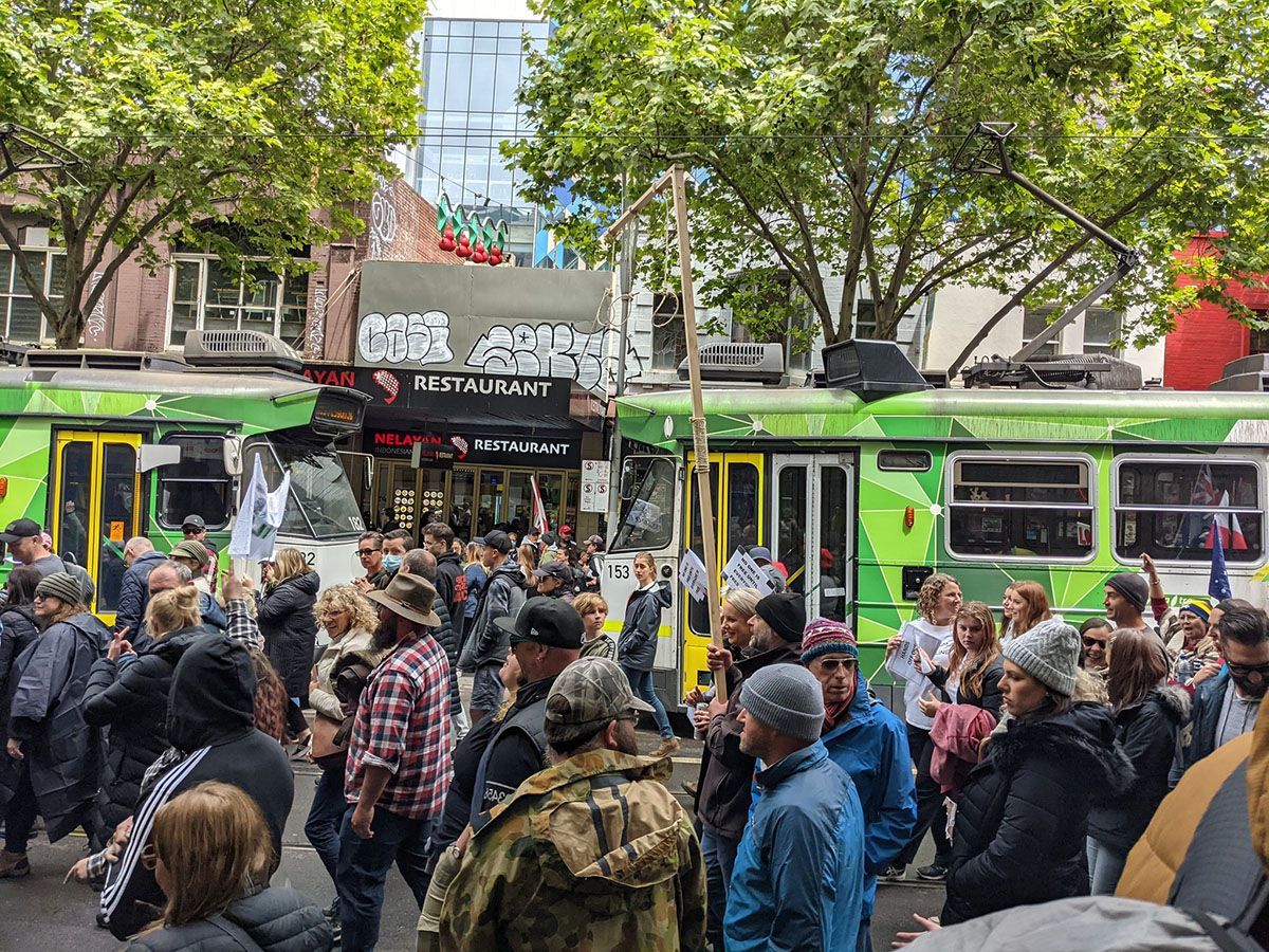 Порівнюють владу з нацистами: в Австралії тисячі людей протестують проти карантинних обмежень - 24 Канал Порівнюють владу з нацистами: в Австралії тисячі людей протестують проти карантинних обмежень - 24 Канал