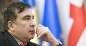 "Не смог встать с постели": в тюрьму Саакашвили пригнали реанимобиль
