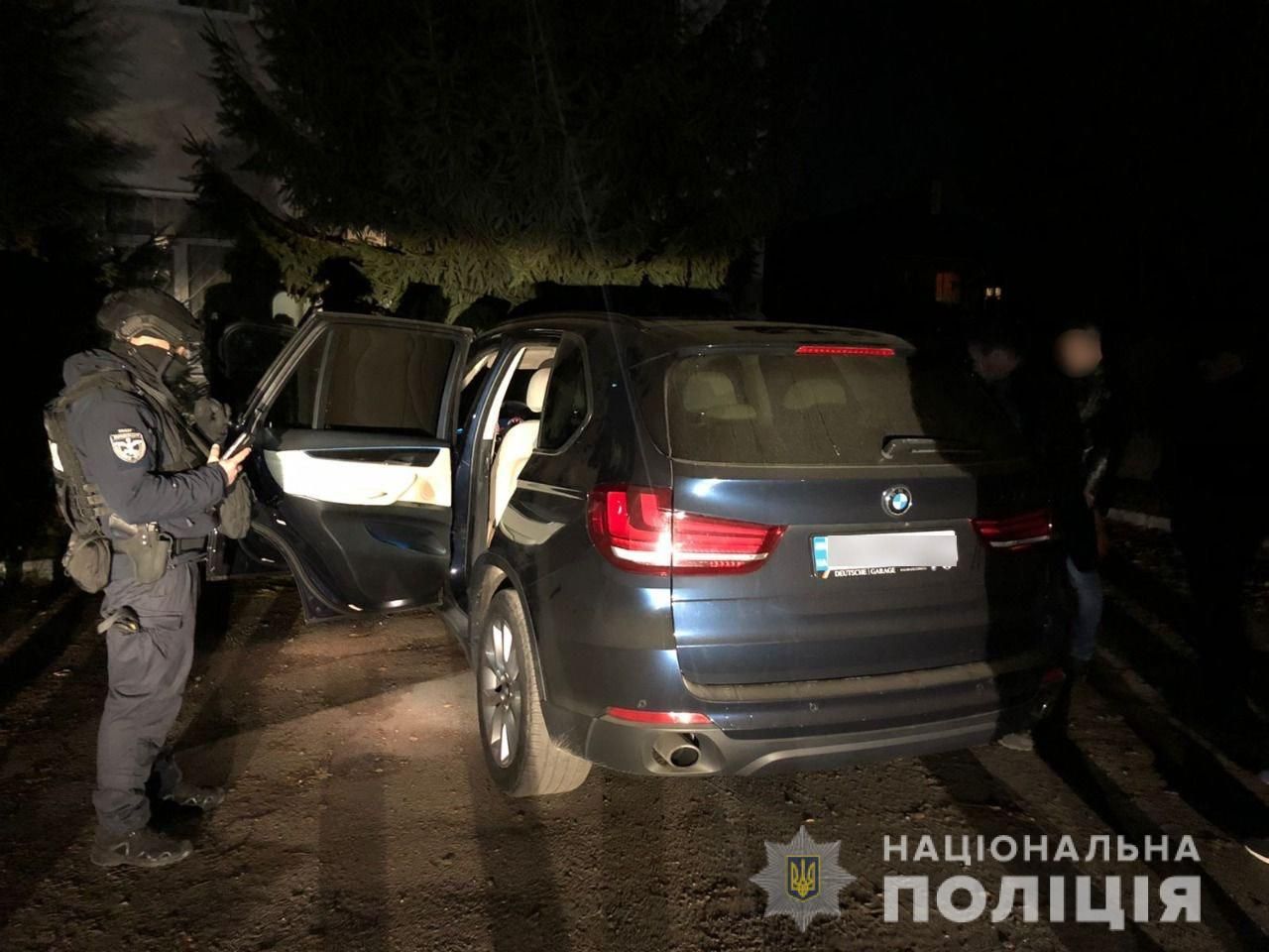 Грабители с удостоверениями правоохранителей напали на заправку в Закарпатье