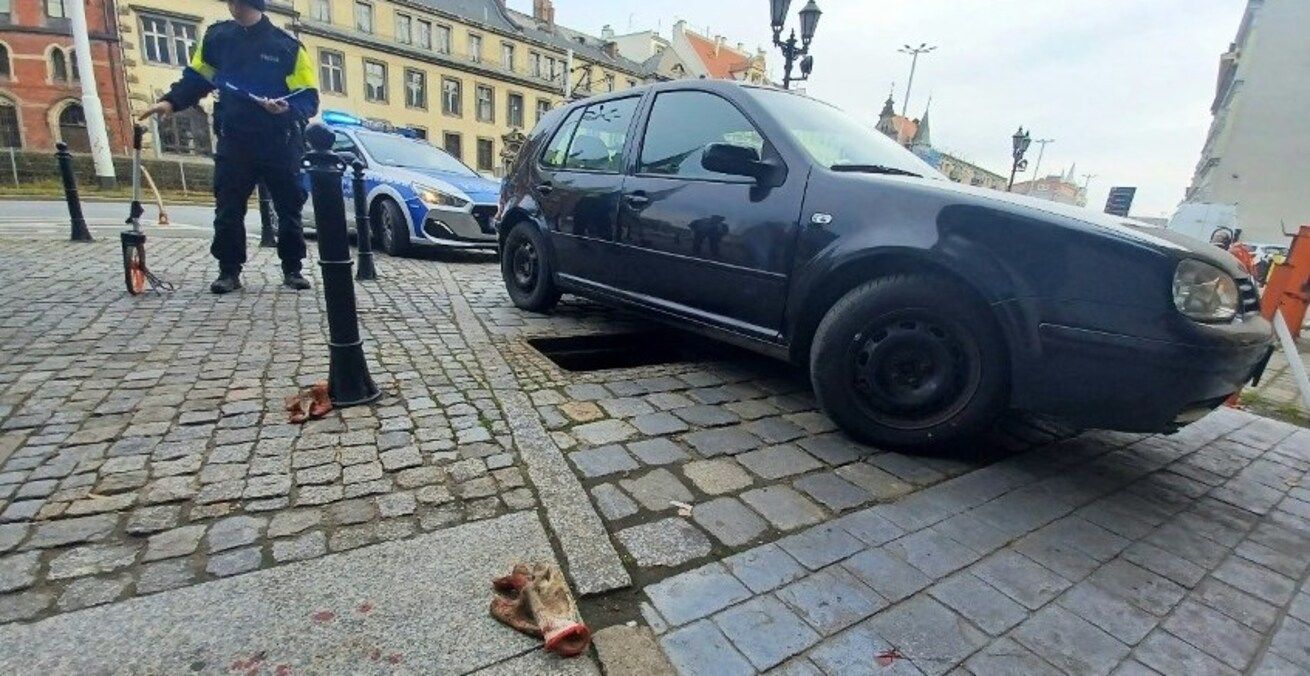 Не заметил открытый люк: в Польше авто наехало на голову украинцу, работавшему в канализации Не заметил открытый люк: в Польше авто наехало на голову украинцу, работавшему в канализации