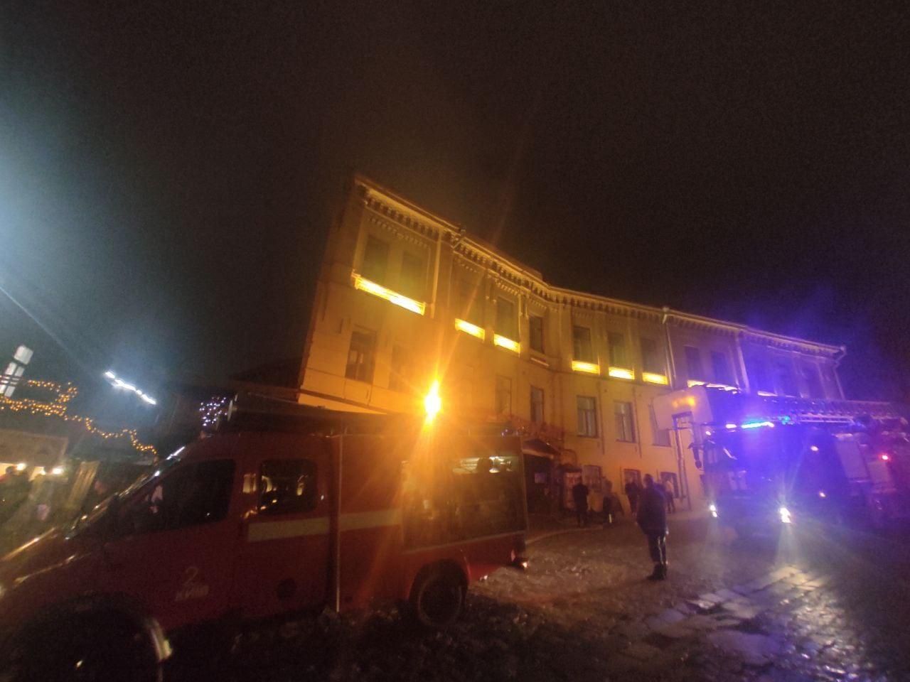 В Киеве загорелся ресторан: фото пожара