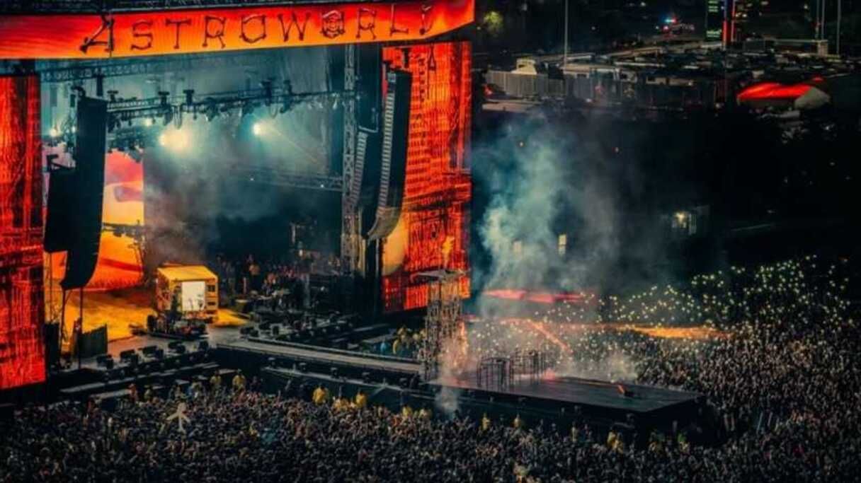 Умер 9-летний мальчик, пострадавший в давке на концерте Трэвиса Скотта Умер 9-летний мальчик, пострадавший в давке на концерте Трэвиса Скотта