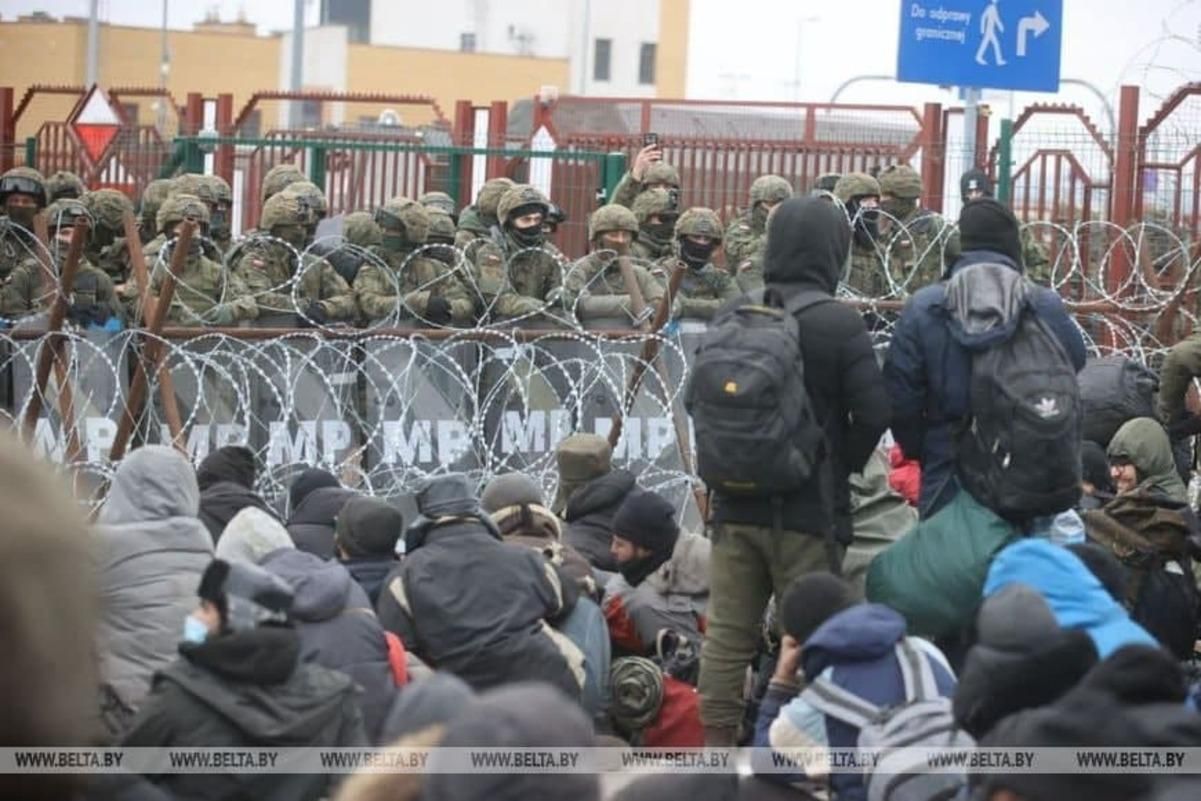 Нова спроба мігрантів прорватися в Польщу: білоруську огорожу вже зламали, утворилась тиснява - Гарячі новини - 24 Канал Нова спроба мігрантів прорватися в Польщу: білоруську огорожу вже зламали, утворилась тиснява - Гарячі новини - 24 Канал