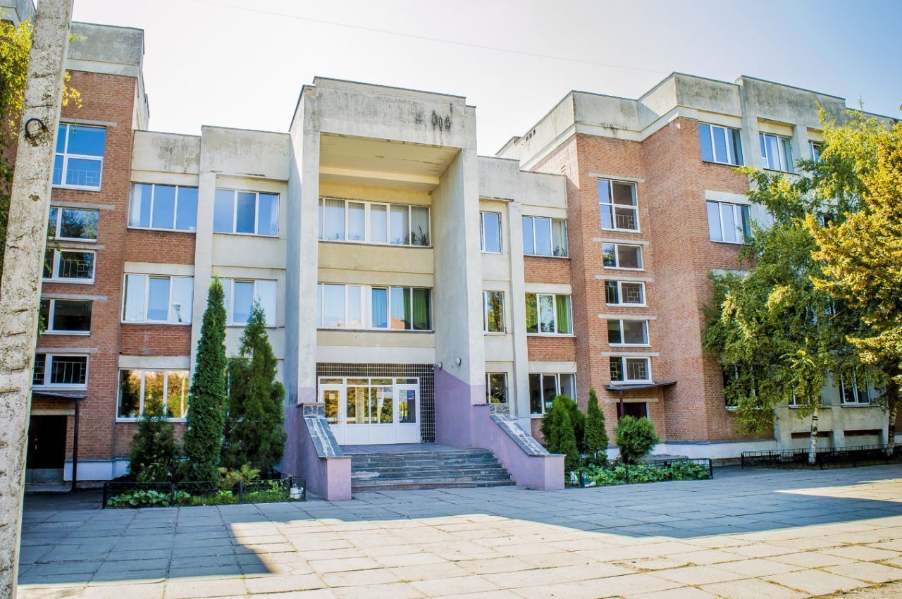 У Полтаві троє хлопців у школі побили першокласницю: один з них заліз їй під білизну - Новини Полтава - Освіта У Полтаві троє хлопців у школі побили першокласницю: один з них заліз їй під білизну - Новини Полтава - Освіта