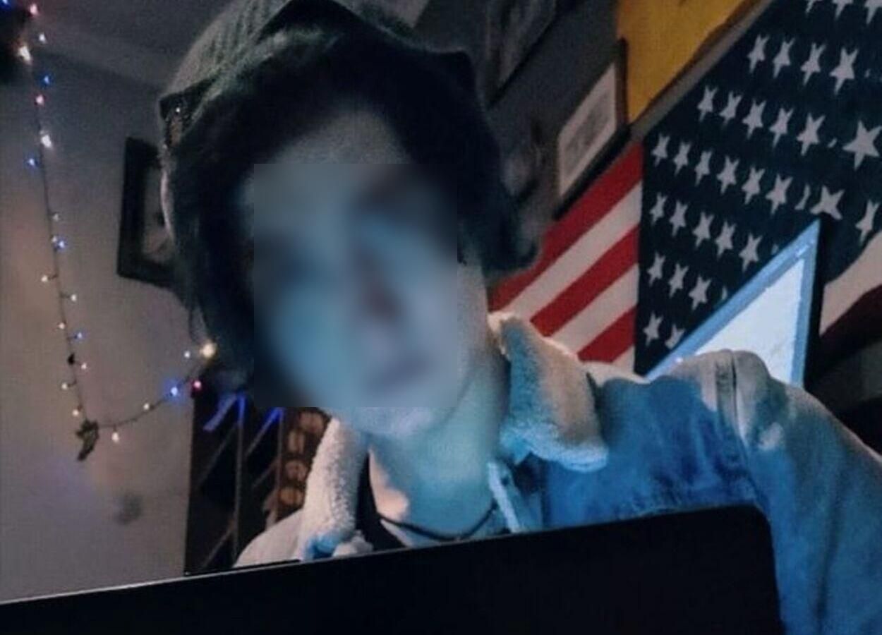 Львовский подросток похвастался советским флагом в комнате и назвал патриотов "животными" Львовский подросток похвастался советским флагом в комнате и назвал патриотов "животными"