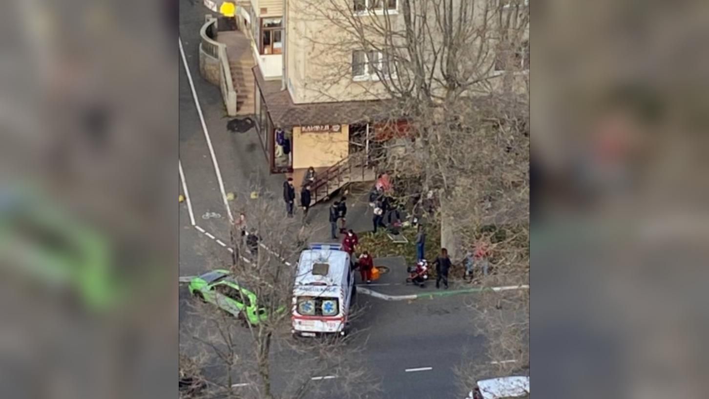 Заперли с братом в квартире: под Одессой выпал из окна 4-летний малыш Заперли с братом в квартире: под Одессой выпал из окна 4-летний малыш