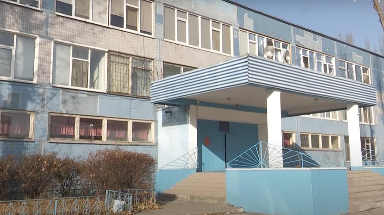 Дах тече, а стіни у плісняві: батьки учнів у Дніпрі скаржаться на жахливі умови в гімназії - Україна новини - Освіта Дах тече, а стіни у плісняві: батьки учнів у Дніпрі скаржаться на жахливі умови в гімназії - Україна новини - Освіта