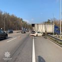 На трассе Киев – Одесса легковушка на скорости влетела в грузовик