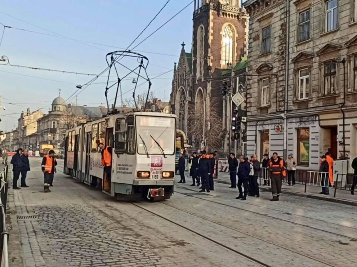 Улицу Городоцкую во Львове открыли для проезда: как курсирует общественный транспорт