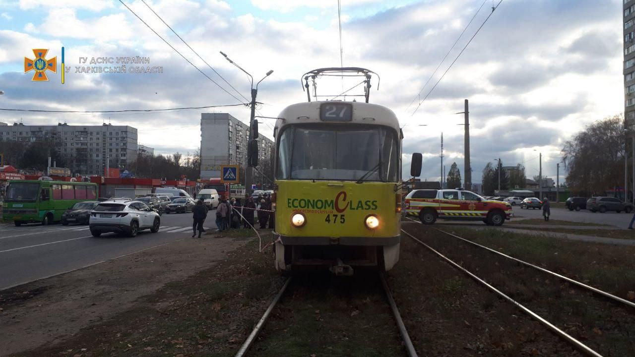 В Харькове трамвай переехал девушку в наушниках: впала в кому и умерла