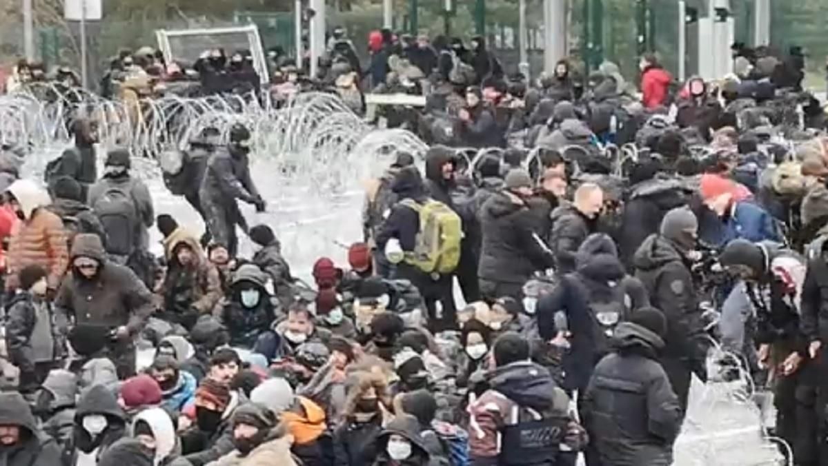 Яблуку ніде впасти: Польща показала кадри із прикордонних пунктів, там понад 3 000 мігрантів - новини Білорусь - 24 Канал Яблуку ніде впасти: Польща показала кадри із прикордонних пунктів, там понад 3 000 мігрантів - новини Білорусь - 24 Канал