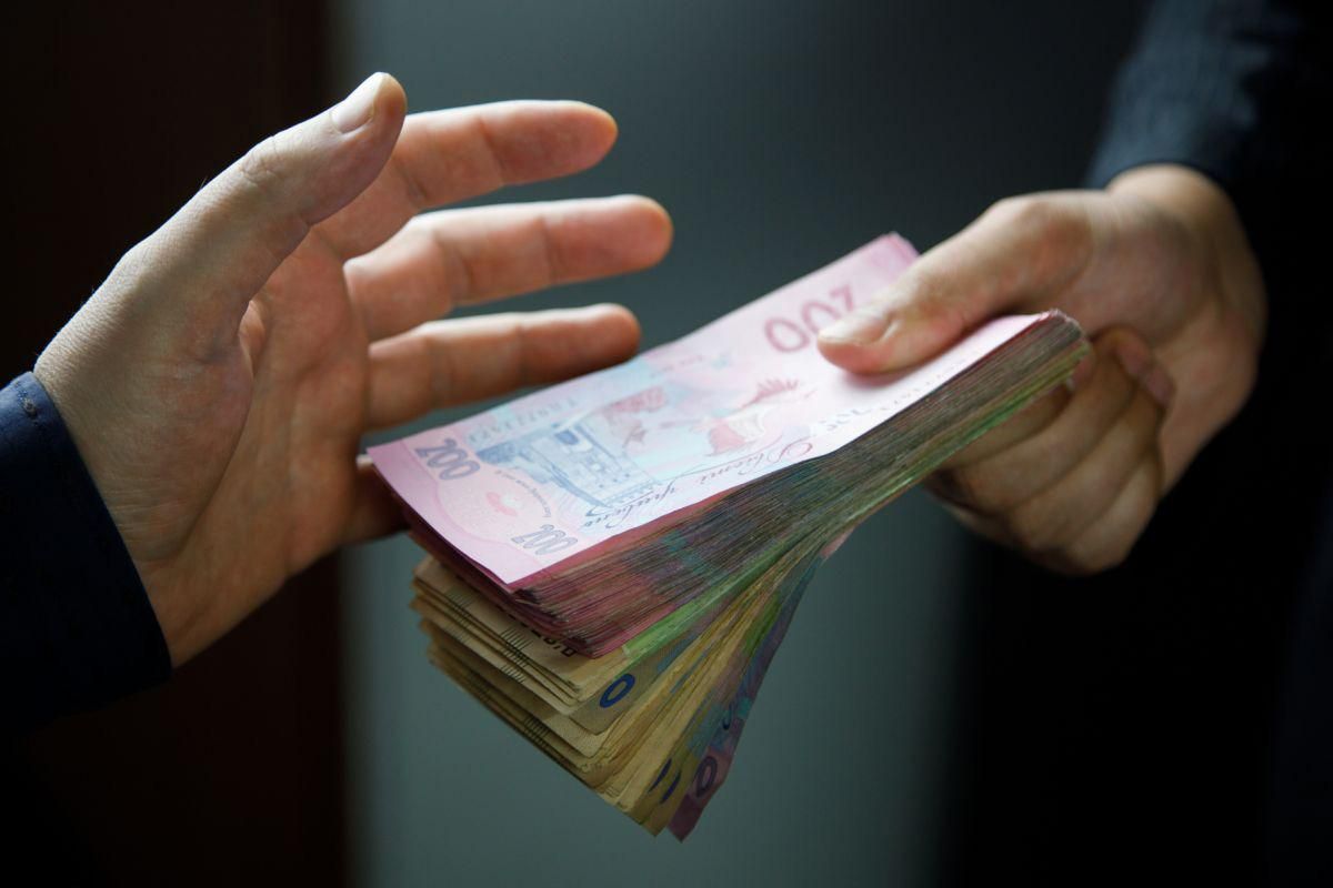 Работников ГФС поймали на взятке: обоим светит 8 лет тюрьмы Работников ГФС поймали на взятке: обоим светит 8 лет тюрьмы