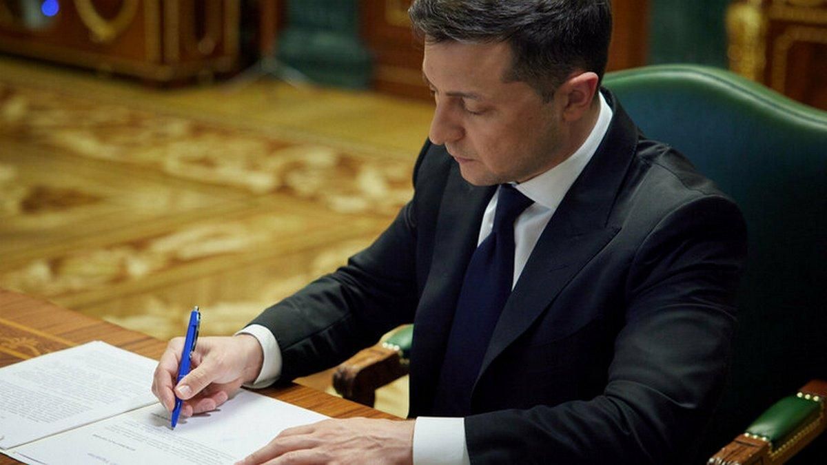 Зеленський підписав рішення РНБО щодо санкцій: у список внесли російський паспорт дружини Козака - 24 Канал