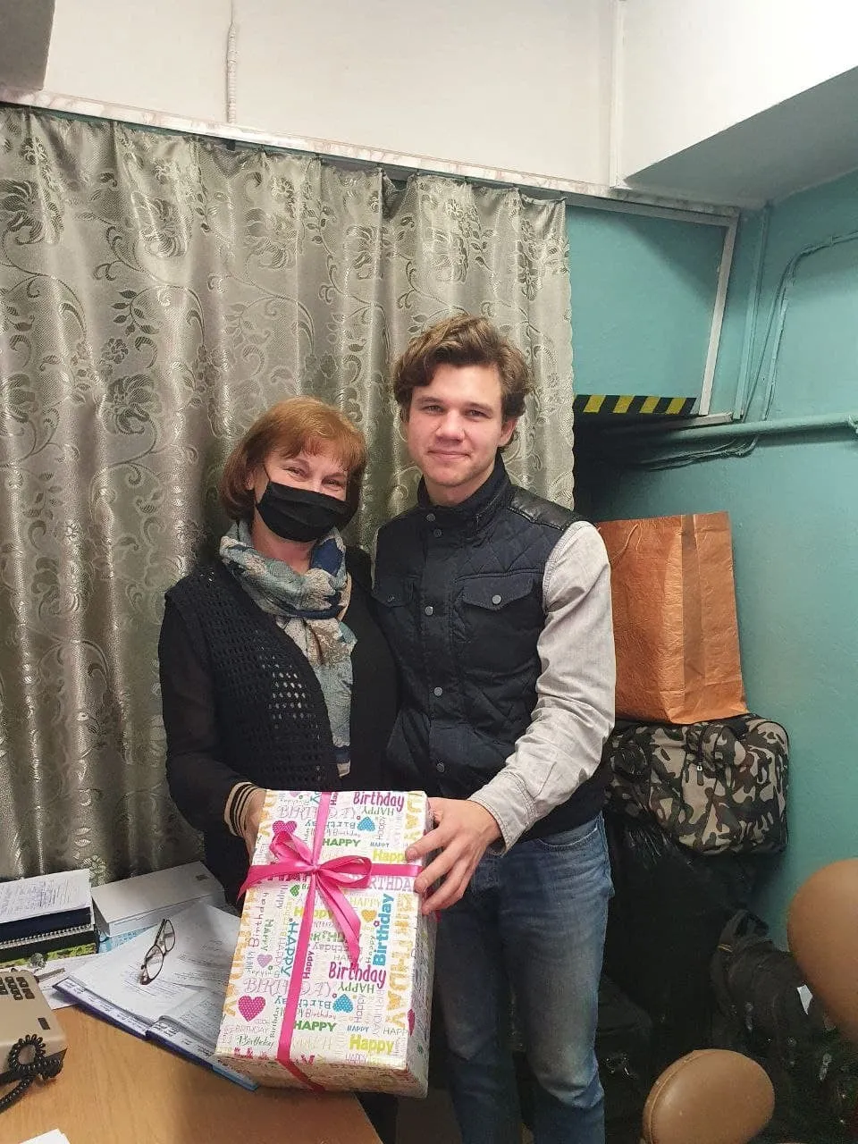 Метро Києва, загублені подарунки, юрист Богдан Ващенко знайшов пакунки