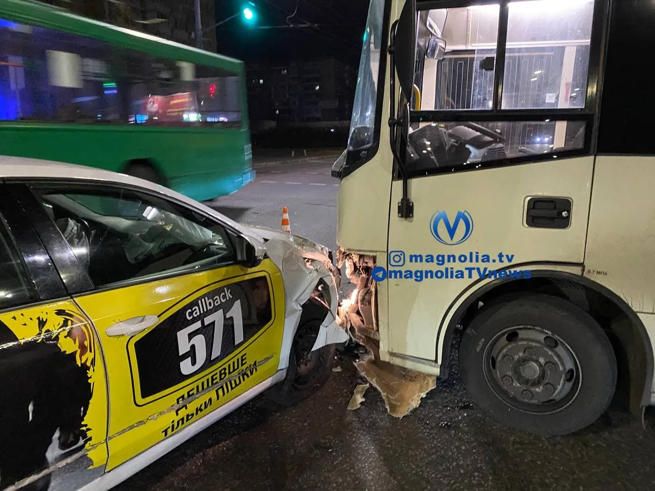 ДТП на Троєщині в Києві, постраждала пасажирка таксі ДТП на Троєщині в Києві, постраждала пасажирка таксі