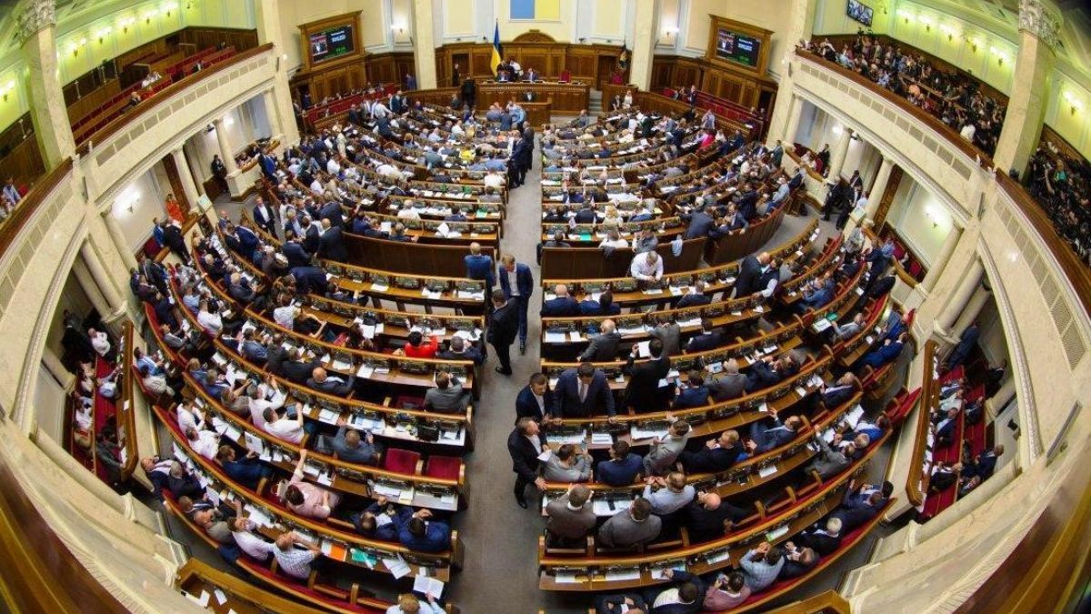Зеленский созывает внеочередное заседание Рады из-за ряда экономических законопроектов