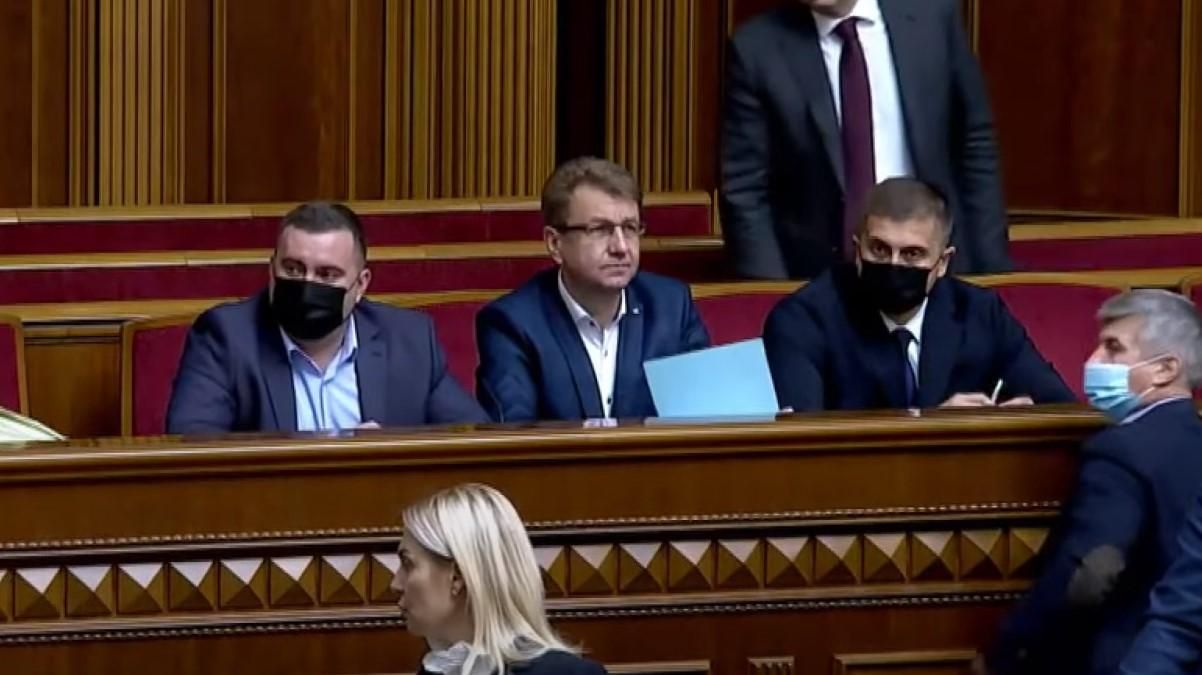 Сразу трое "слуг" вступили на должности народных депутатов: видео присяги