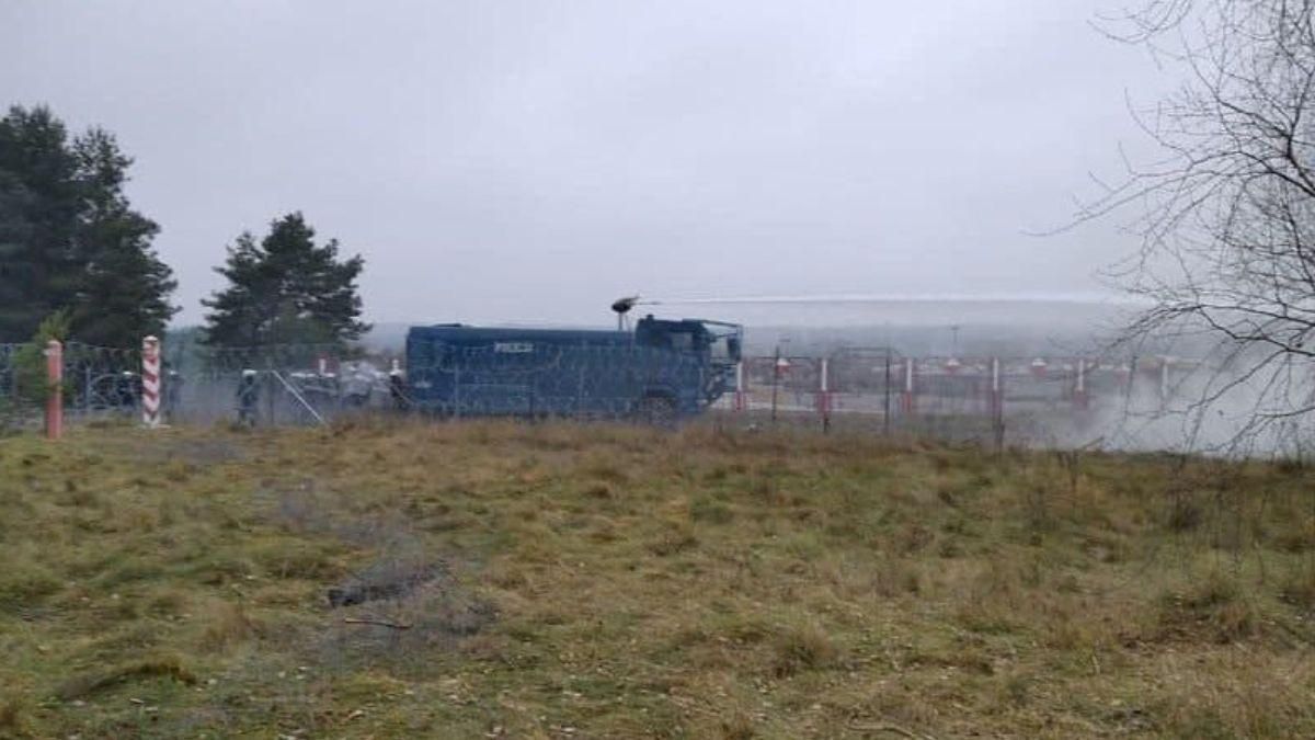 Мігранти з Білорусі знову проривали кордон: Польща відповіла водометами - новини Білорусь - 24 Канал Мігранти з Білорусі знову проривали кордон: Польща відповіла водометами - новини Білорусь - 24 Канал