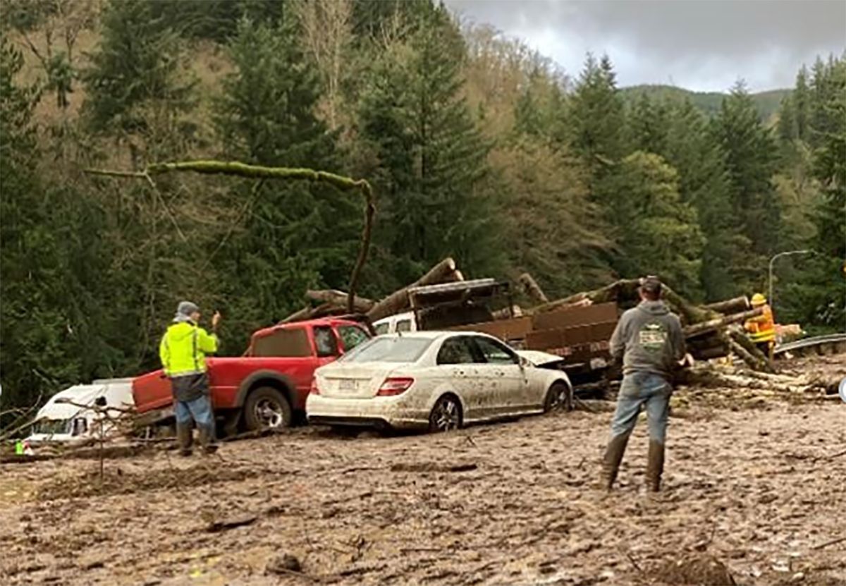 Люди покидають свої будинки: у США через повені оголосили надзвичайний стан - 24 Канал Люди покидають свої будинки: у США через повені оголосили надзвичайний стан - 24 Канал