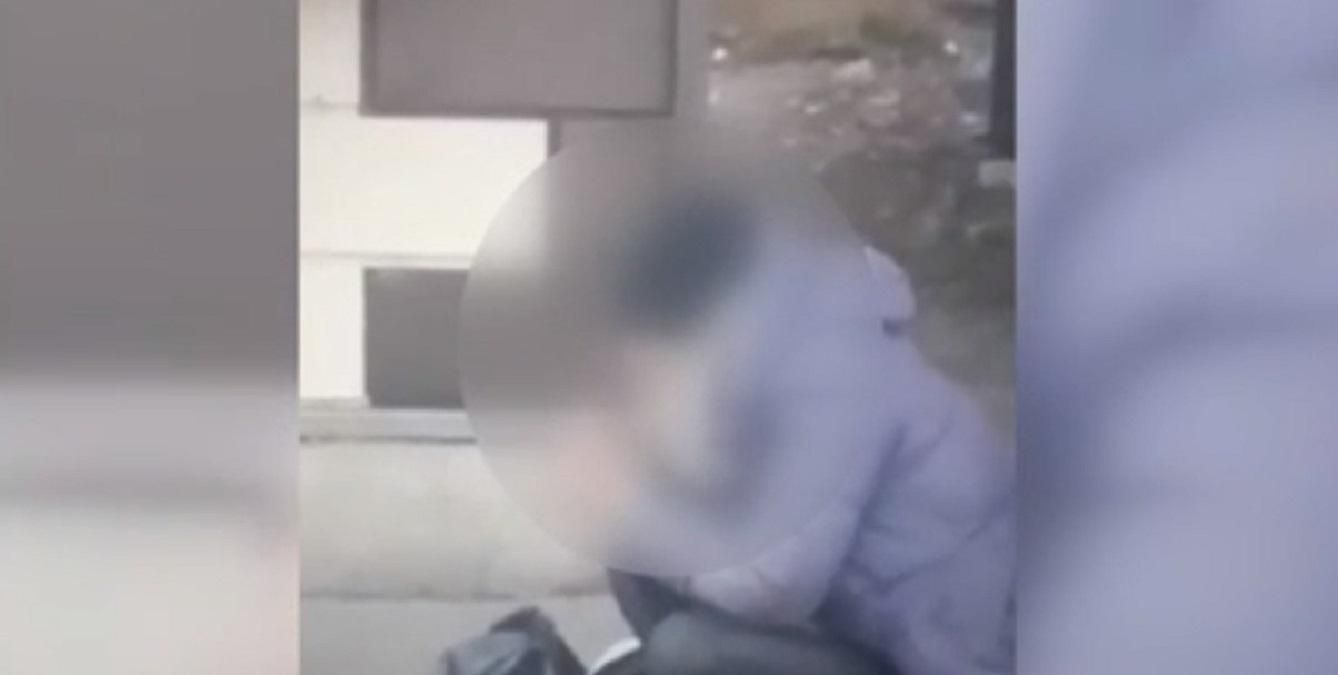 У Полтаві на відео потрапила жінка, яка поїдала сирого голуба разом з пір'ям - Новини Полтави сьогодні - 24 Канал У Полтаві на відео потрапила жінка, яка поїдала сирого голуба разом з пір'ям - Новини Полтави сьогодні - 24 Канал