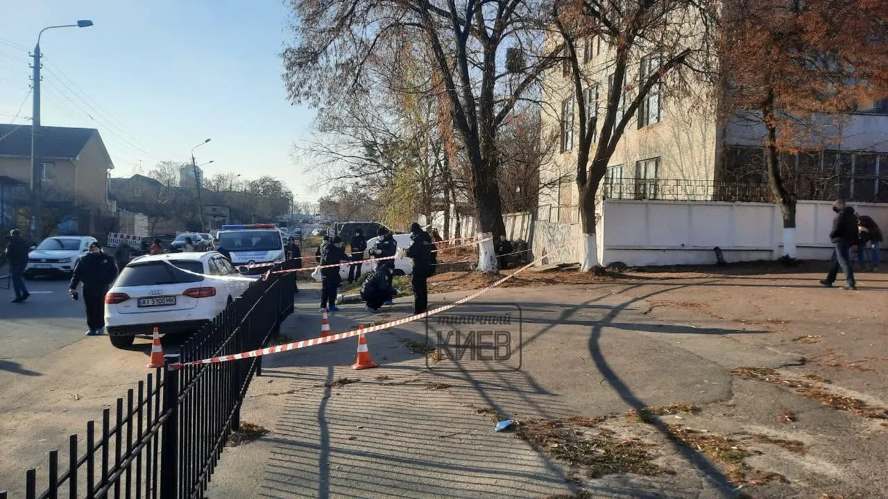 Стрілянина у Києві, на Святошино поранили чоловіка, поліція ввела спецоперацію