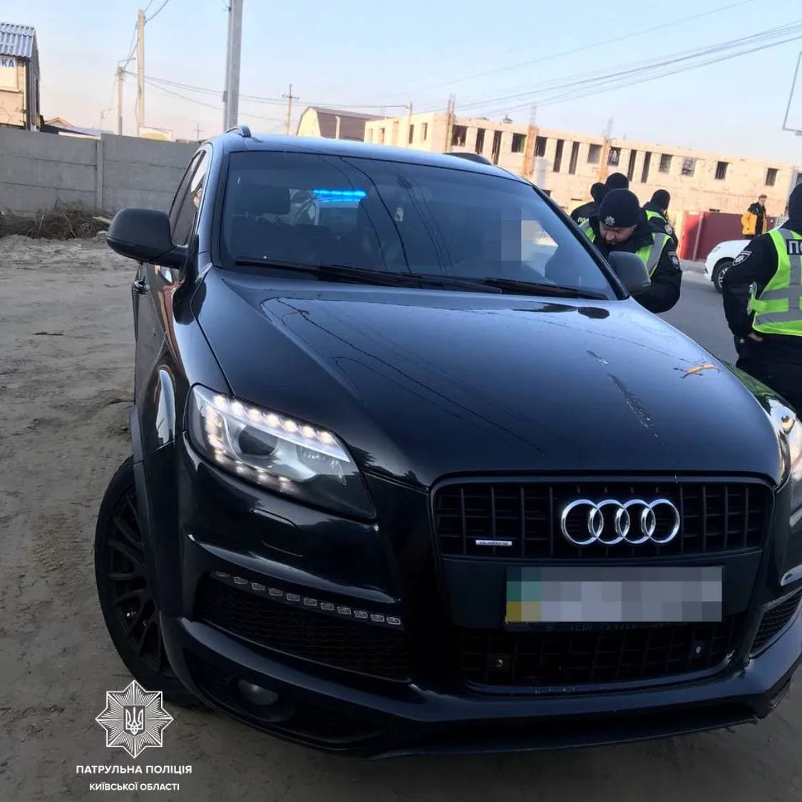 Audi стрільця, який поранив чоловіка у Києві, зупинили в Софіївській Борщагівці
