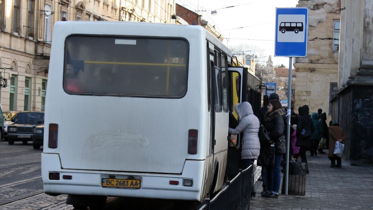Кто с 22 ноября не сможет пользоваться пригородным транспортом на Львовщине: объяснение ЛОГА
