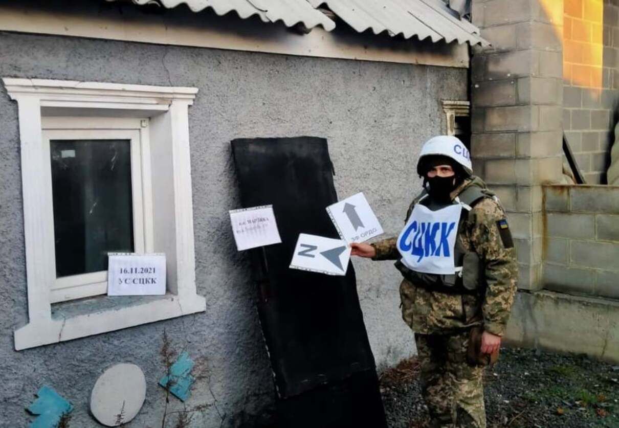Окупанти обстріляли прифронтову Мар'їнку із мінометів: фото руйнувань