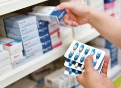 В Украине будут штрафовать за продажу лекарств детям: Рада приняла закон