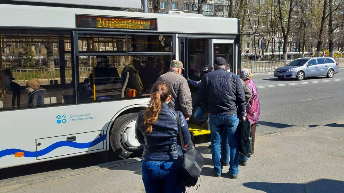 У Дніпрі скасували пільговий проїзд у транспорті: пояснення нових карантинних обмежень - Україна новини - 24 Канал