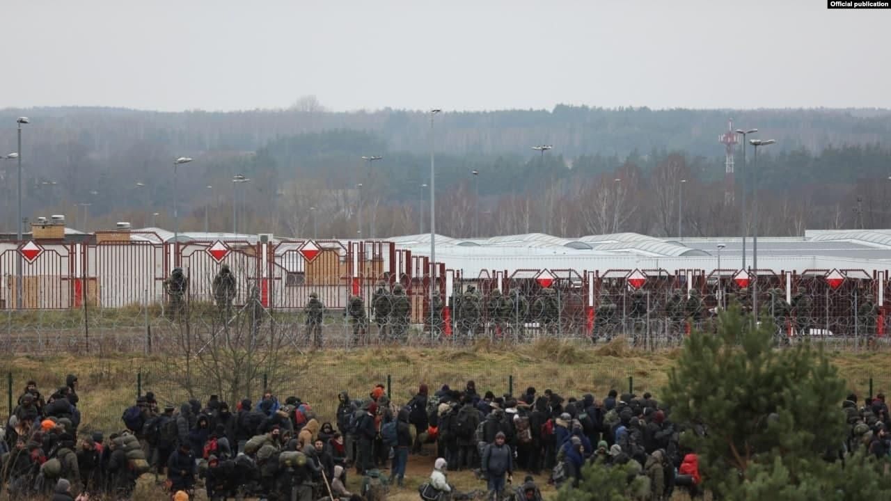 Євросоюз виділяє 700 тисяч євро на термінову допомогу мігрантам у Білорусі - 24 Канал