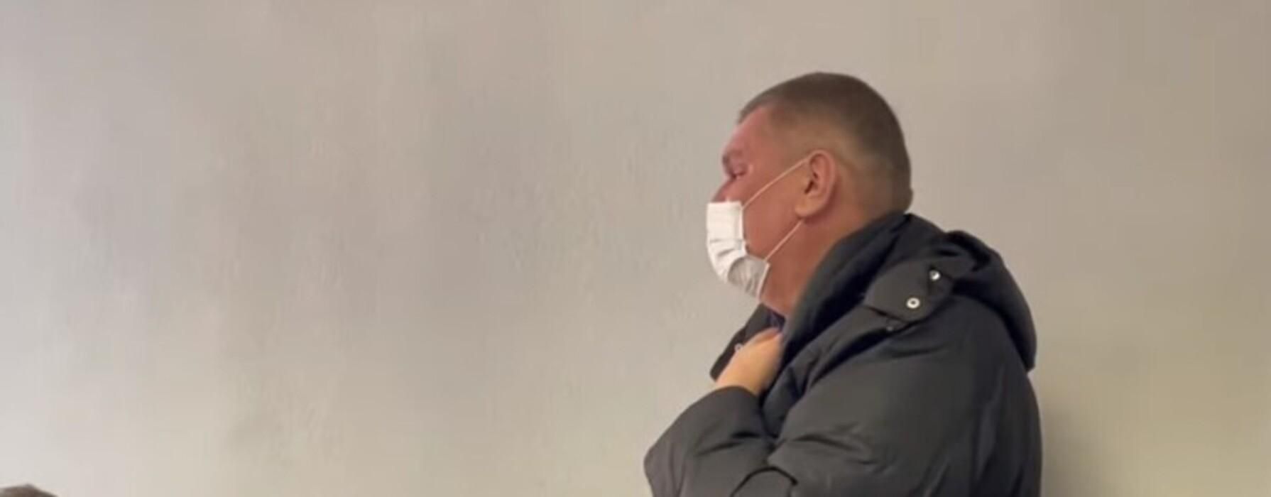 Жег квартиры, натравливал пса: мужчину, терроризировавшего соседей на Оболони, посадили в СИЗО Жег квартиры, натравливал пса: мужчину, терроризировавшего соседей на Оболони, посадили в СИЗО