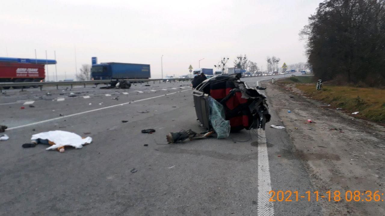 Дитина загинула, 2 людини – в реанімації: на трасі Київ – Чоп сталася жахлива лобова ДТП - Новини Львова сьогодні - Львів Дитина загинула, 2 людини – в реанімації: на трасі Київ – Чоп сталася жахлива лобова ДТП - Новини Львова сьогодні - Львів