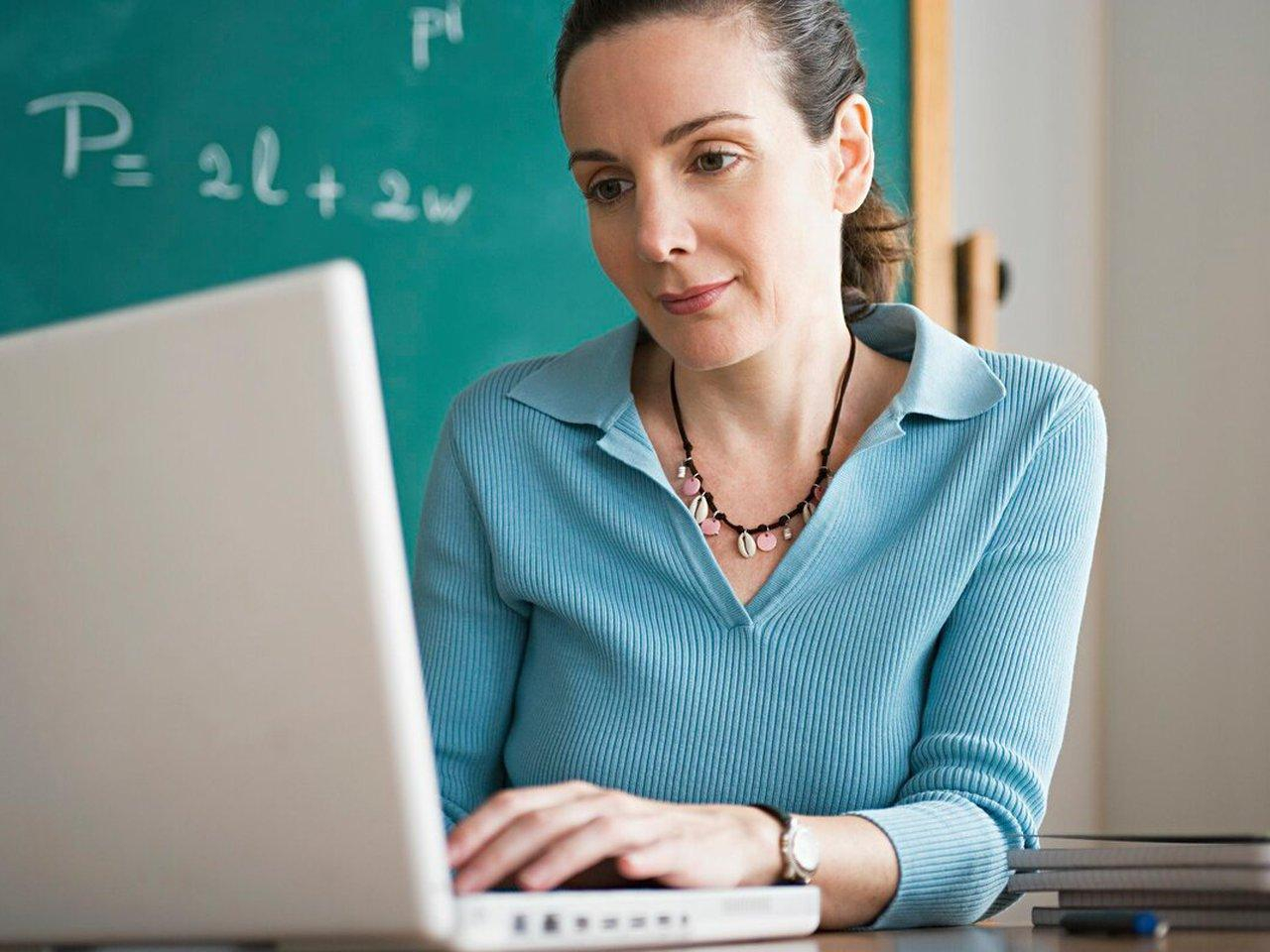 Вчителі 8 областей вже отримали ноутбуки для роботи: перелік - Освіта