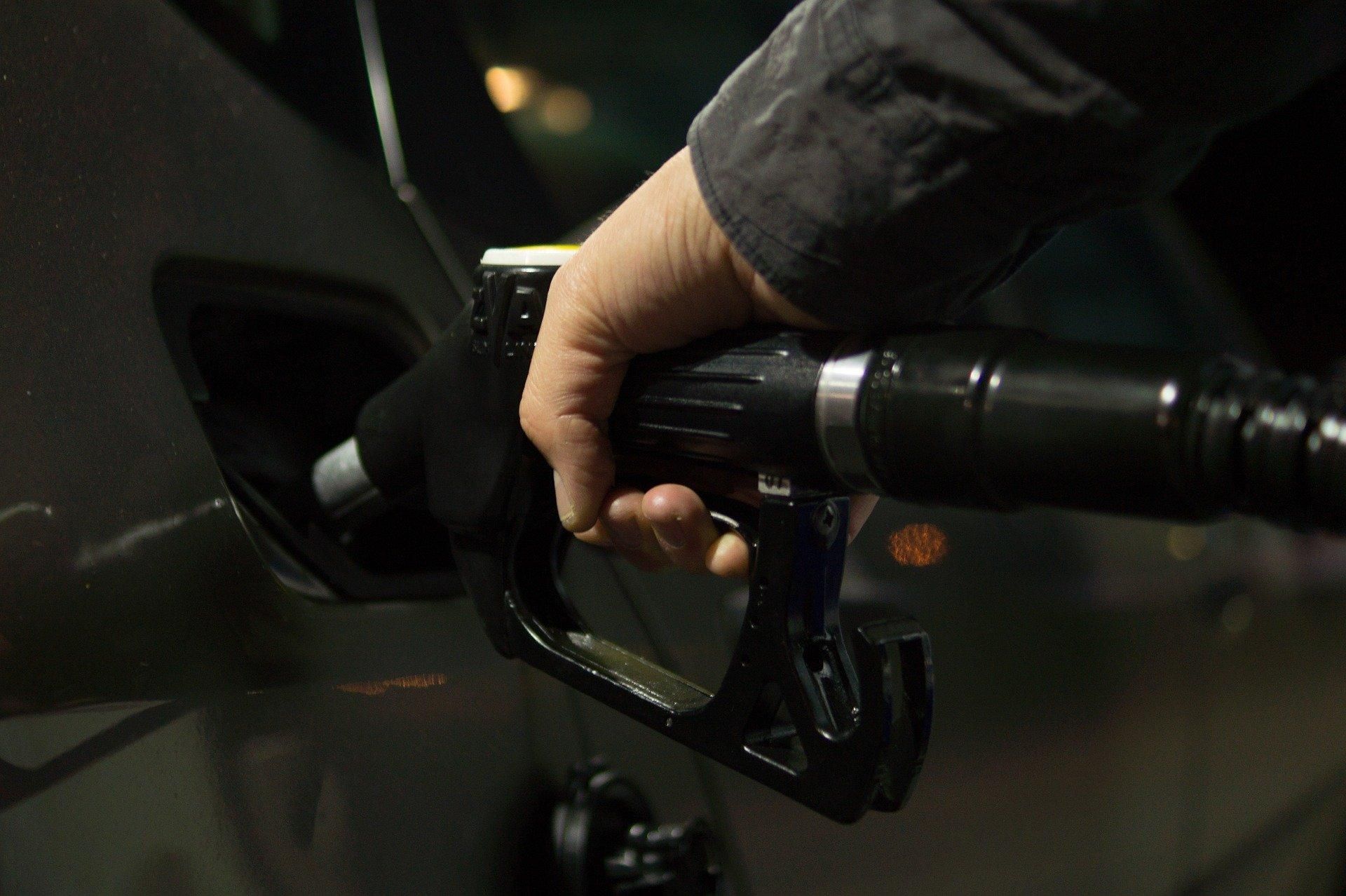 ДТ та автогаз дорожчають: яка вартість пального на АЗС - Економічні новини України - Економіка
