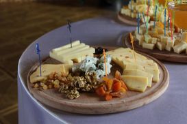 На Волыни местные жители открыли сыроварню