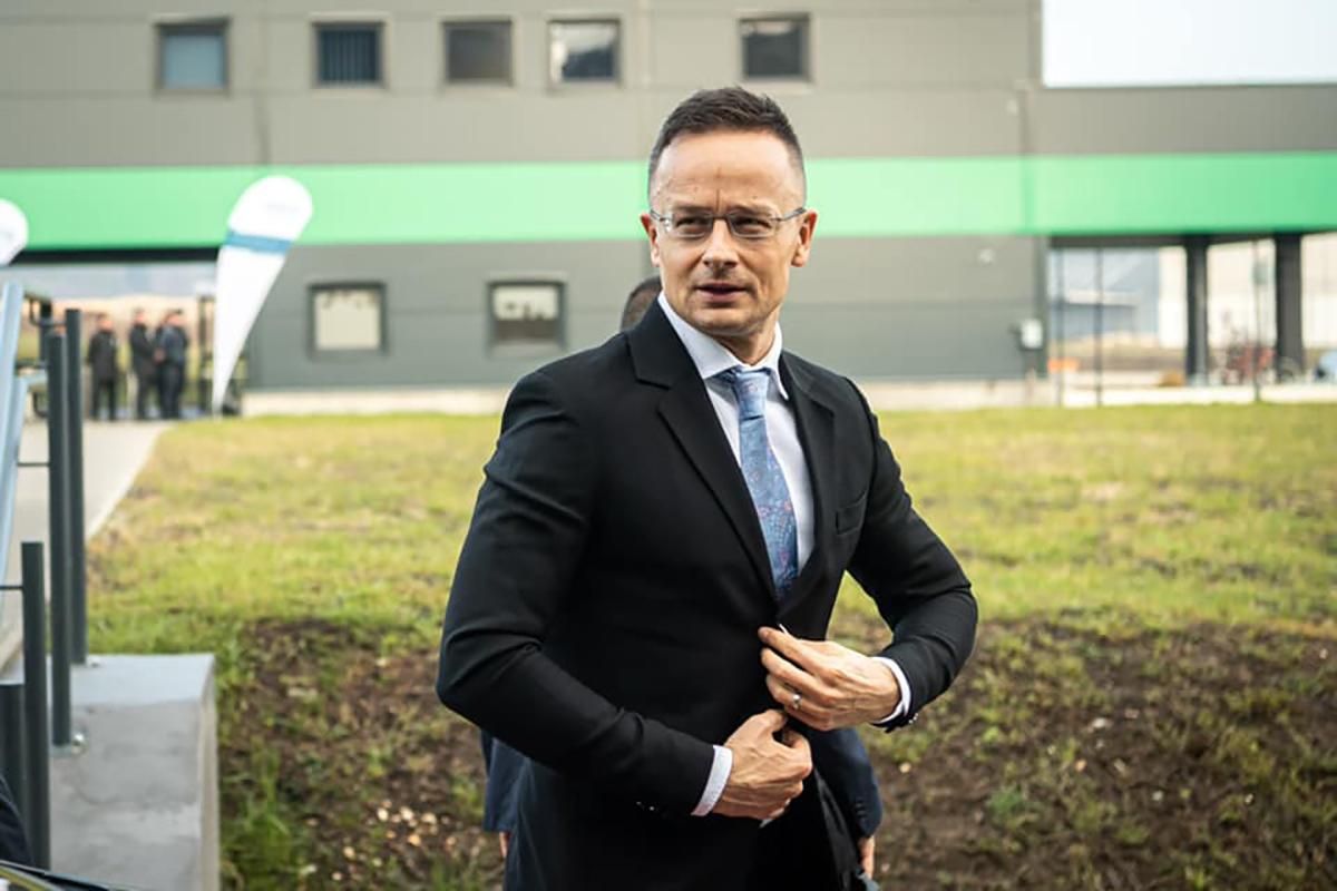 Путин наградил "орденом Дружбы" главу МИД Венгрии Сийярто Путин наградил "орденом Дружбы" главу МИД Венгрии Сийярто