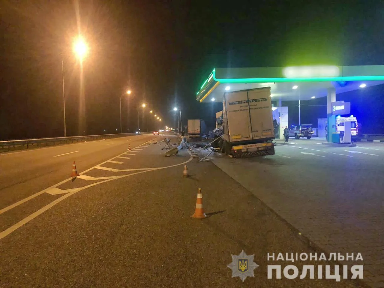 ДТП на трасі Київ - Харків, зіштовхнулися дві фури, постраждав водій