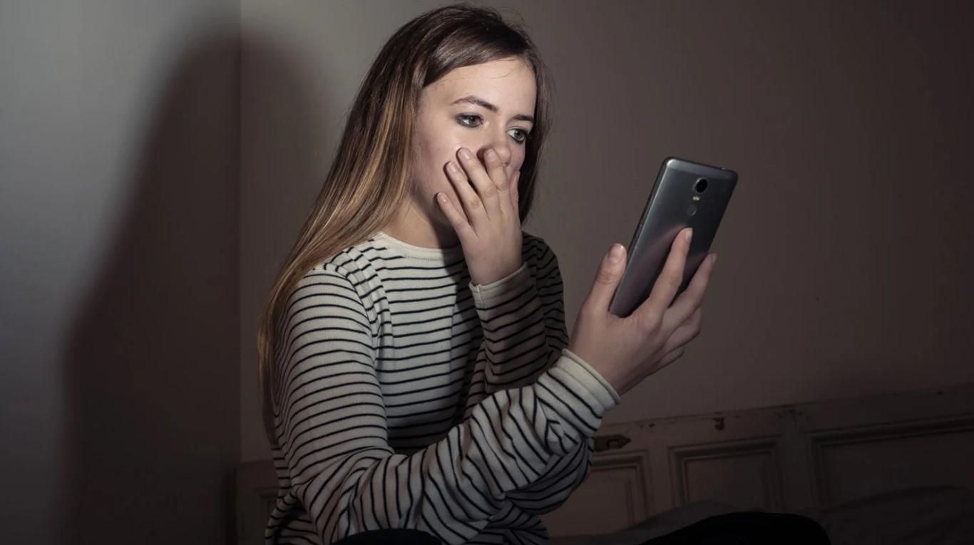 Створили сторінку в інстаграмі та знущалися: учні влаштували кібербулінг однокласниці - Новини Херсона сьогодні - Освіта Створили сторінку в інстаграмі та знущалися: учні влаштували кібербулінг однокласниці - Новини Херсона сьогодні - Освіта