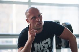 Забрали оружие и звание: обиженный Кива нацелился на депутатов