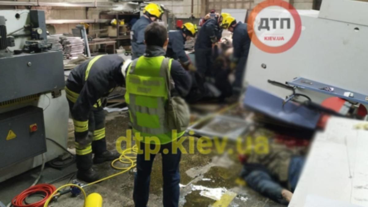 На Шулявке в Киеве на производстве станок насмерть раздавил двух мужчин