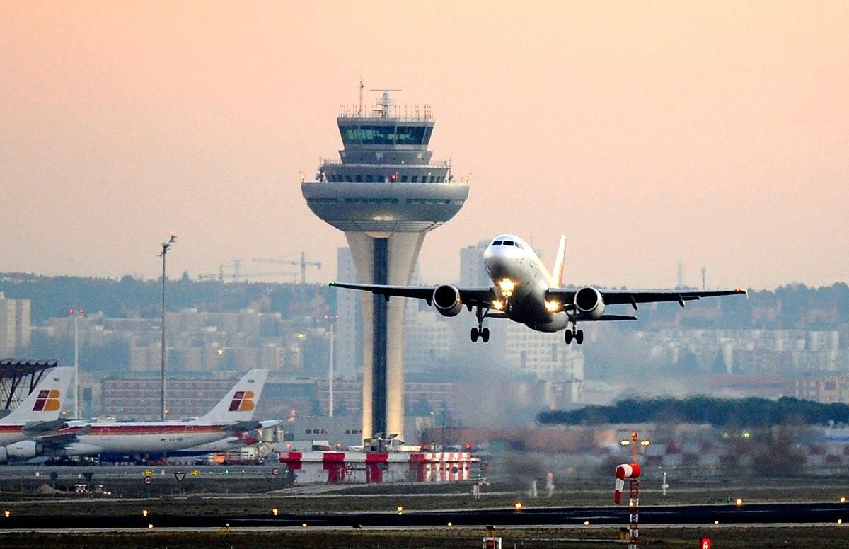 В Испании пассажирский самолет совершил аварийную посадку
